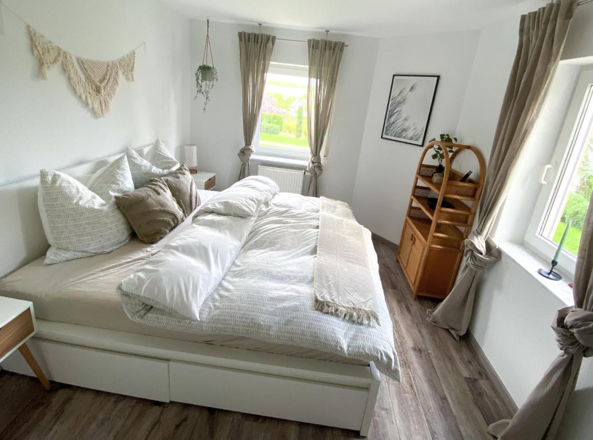 Schoene Wohnung Mit Terrasse & Blick Ins Gruene Dormettingen エクステリア 写真